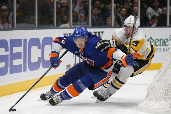 NHL: Pittsburgh Penguins at New York Islanders