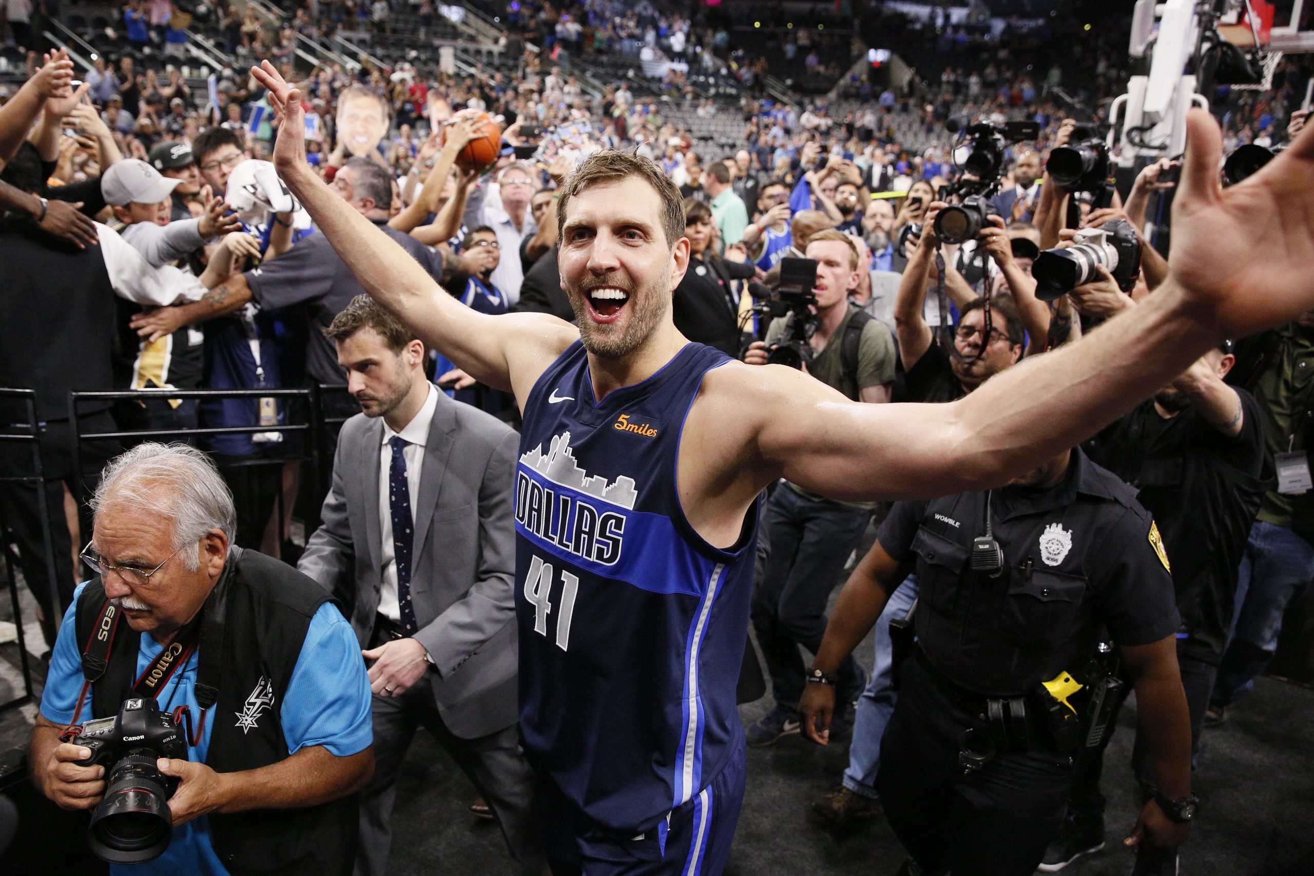 NBA: Dallas Mavericks at San Antonio Spurs