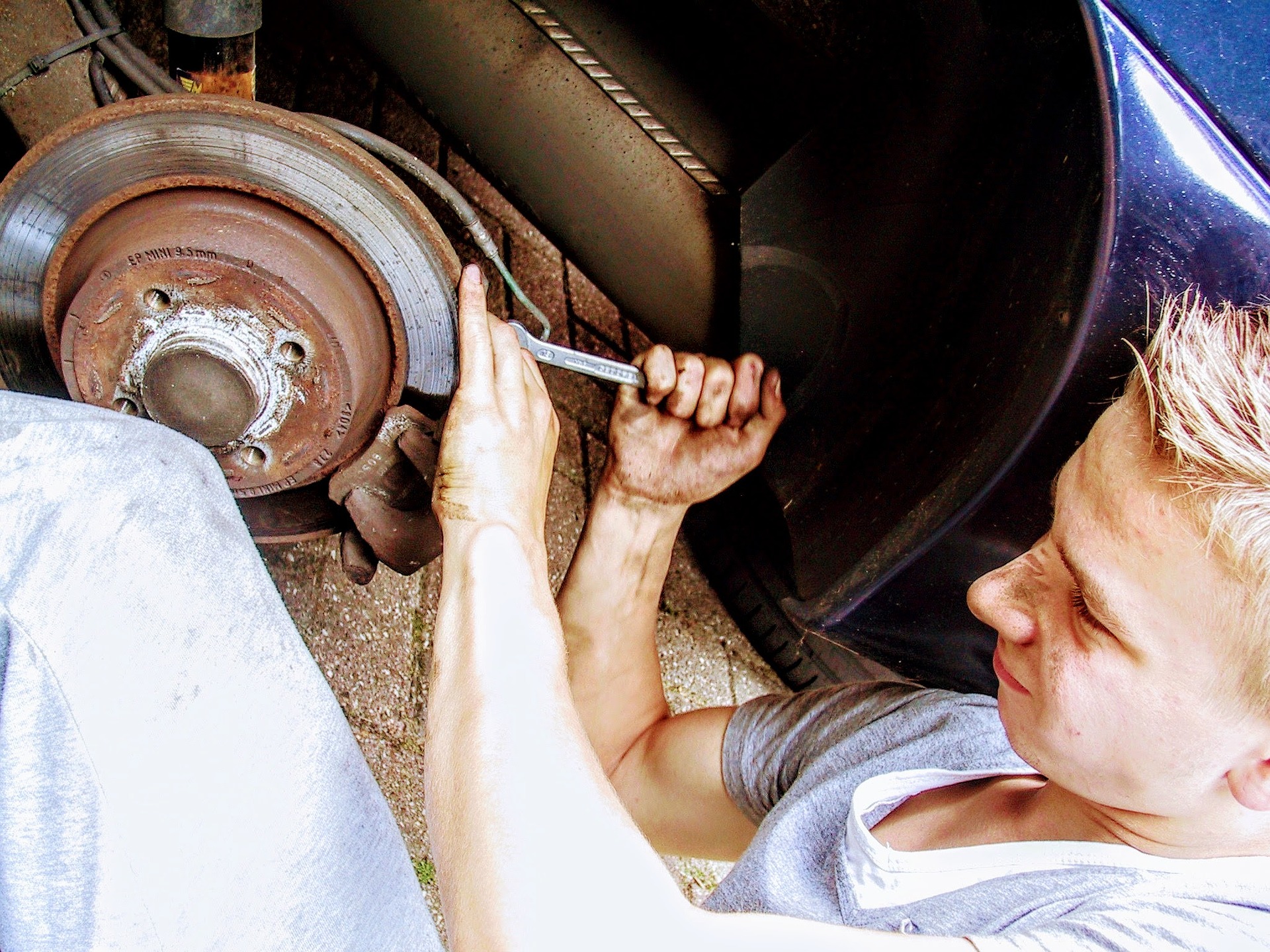 car-mechanic-2267350_1920