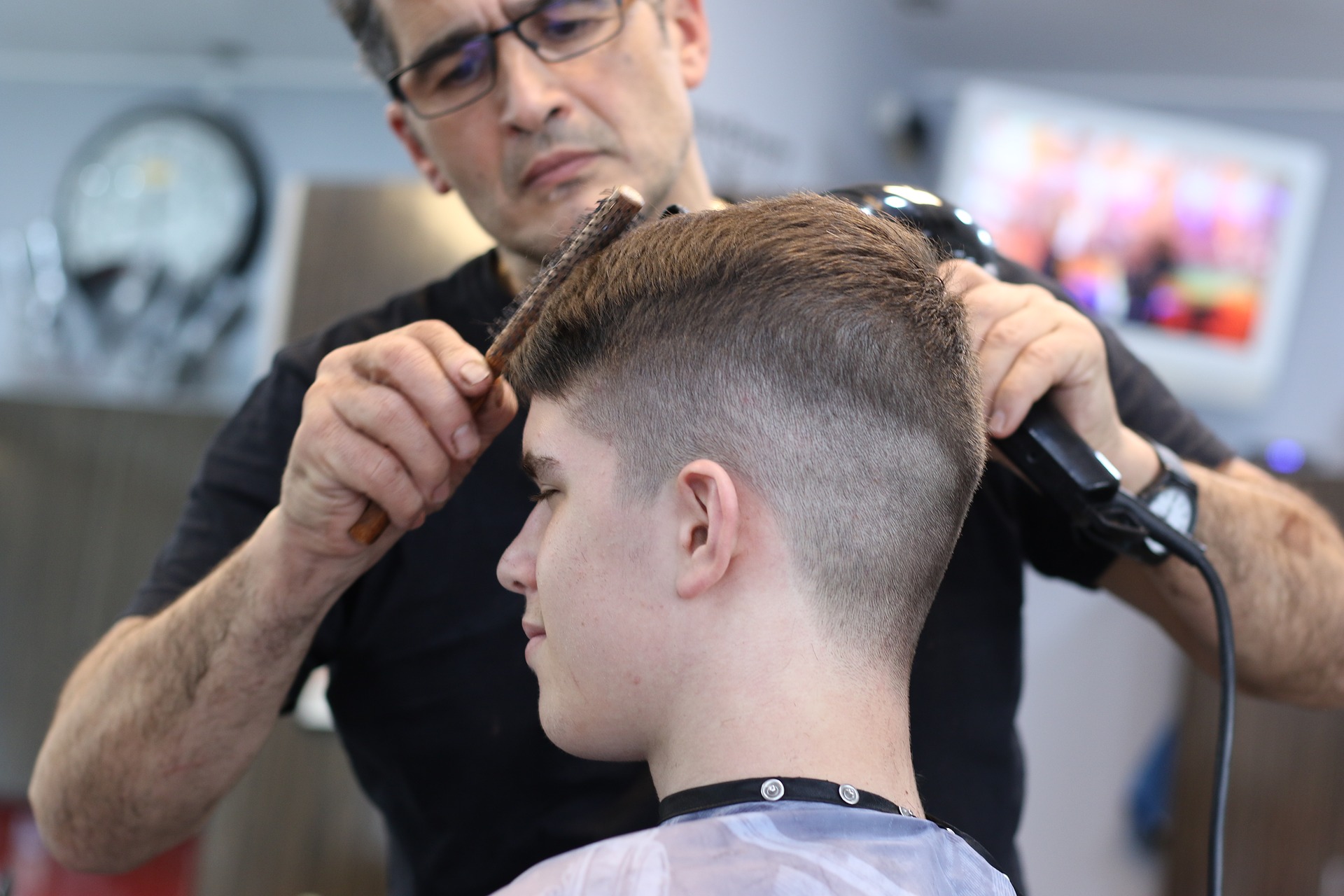 haircut-4019676_1920