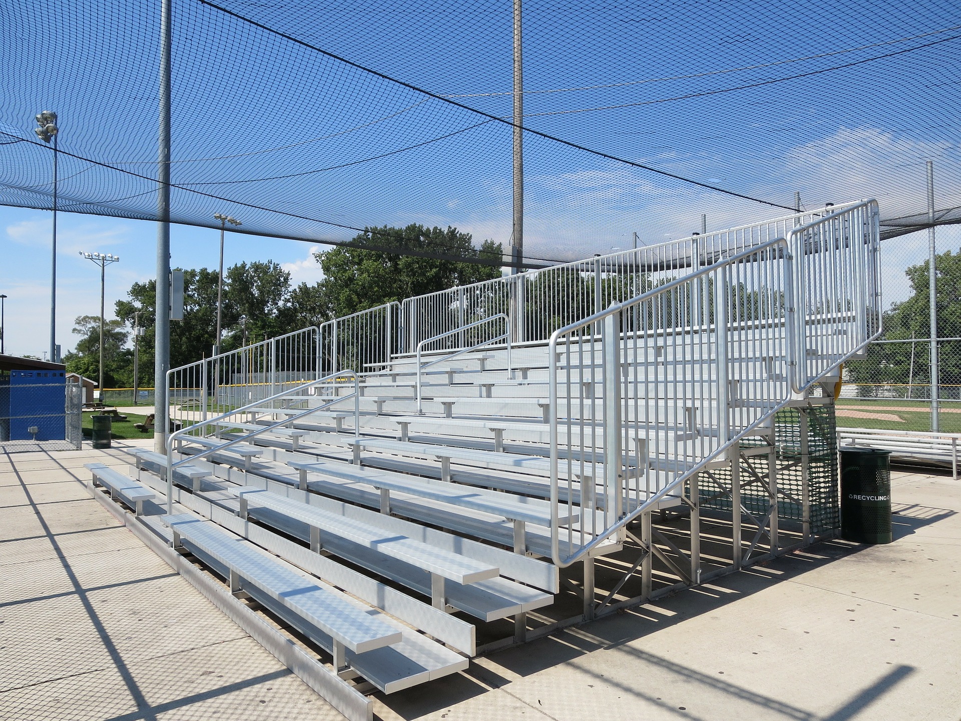 bleachers-180091_1920