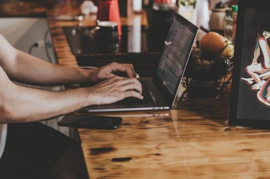 computer-hands-laptop-2115217