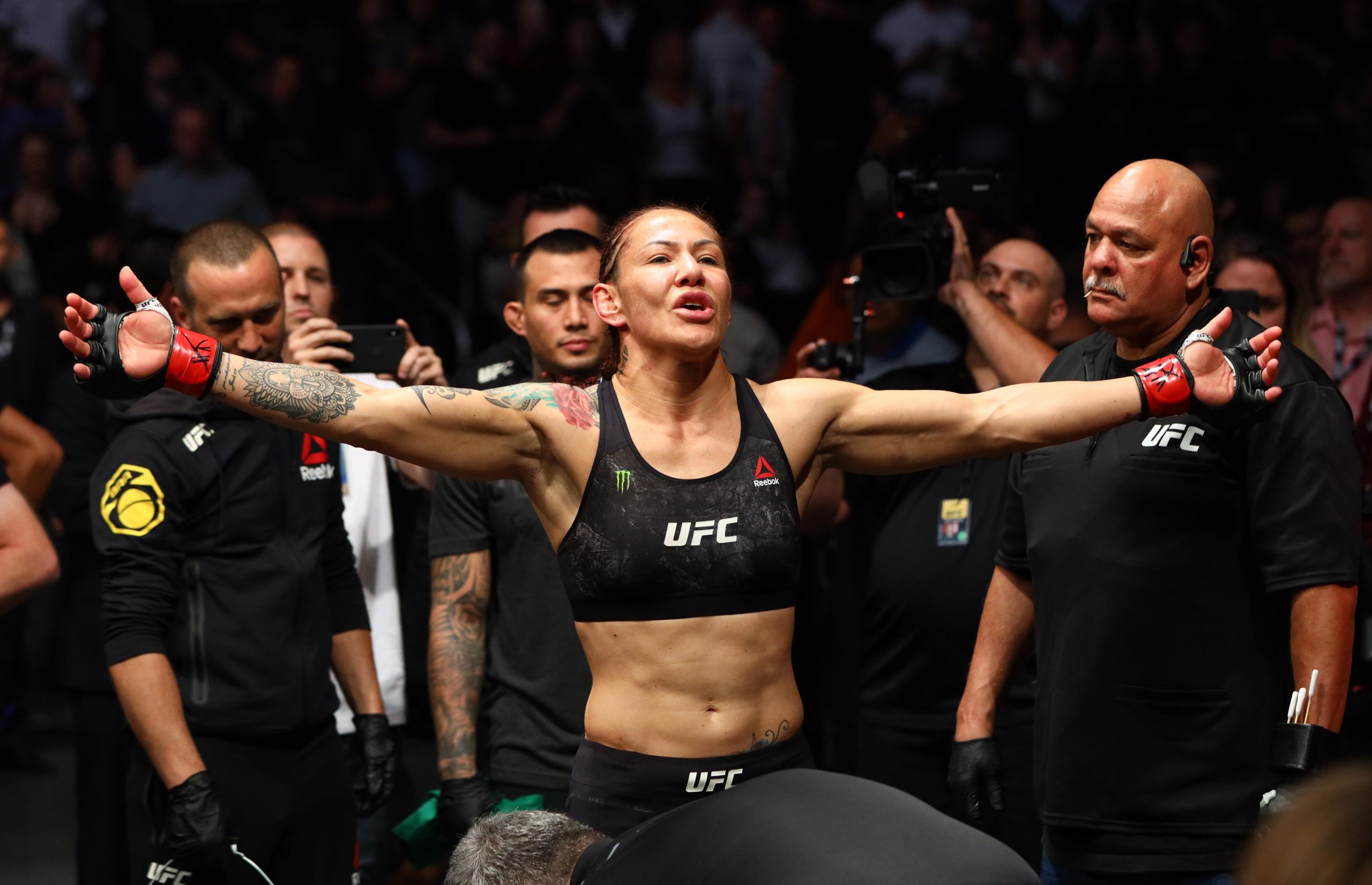 s cyborg signs with bellator