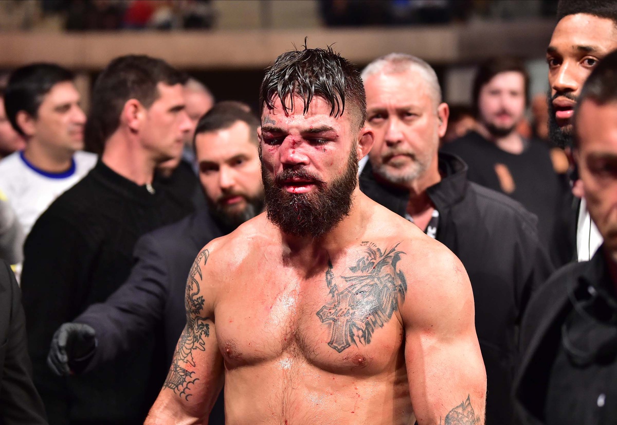 mike perry broken nose