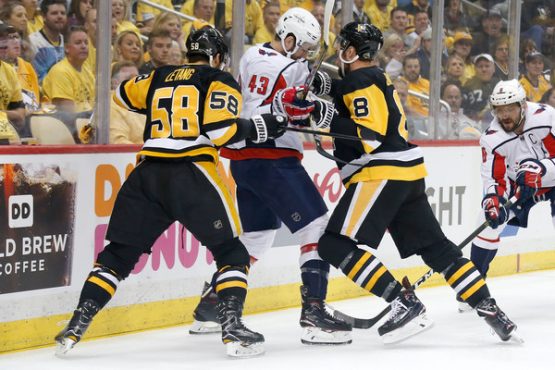 Kris+Letang+Brian+Dumoulin+Washington+Capitals+CIYQIJihBsfl