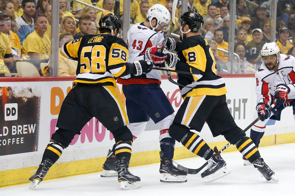 Kris+Letang+Brian+Dumoulin+Washington+Capitals+CIYQIJihBsfl