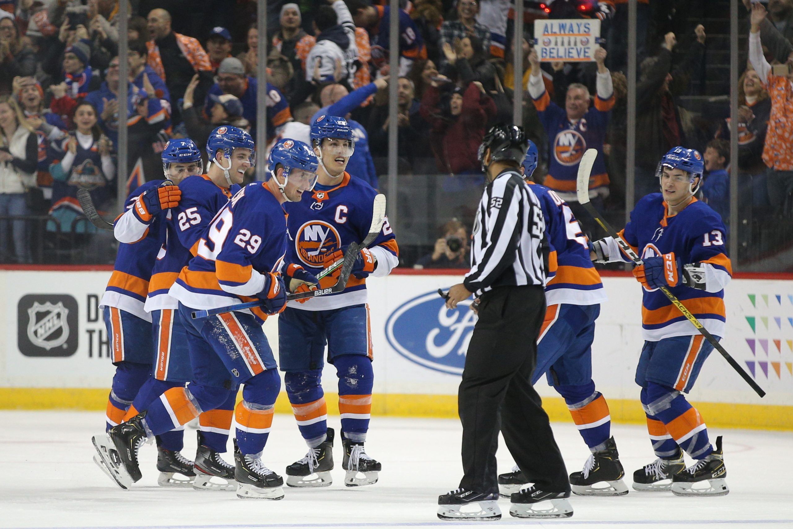 NHL: Vancouver Canucks at New York Islanders