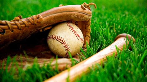 glove-ball-grass