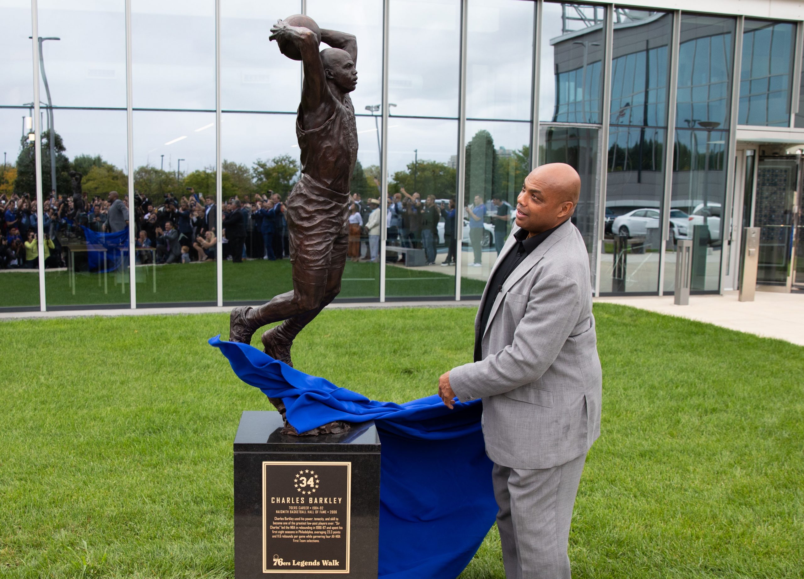 NBA: Philadelphia 76ers-Barkley Statue