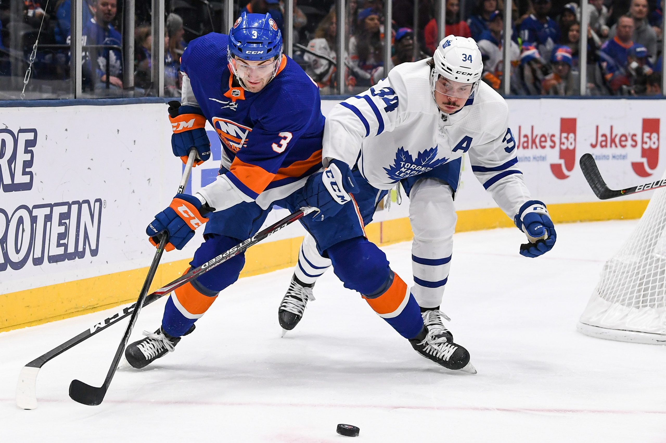 NHL: Toronto Maple Leafs at New York Islanders