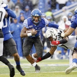 NCAA Football: Louisville at Kentucky