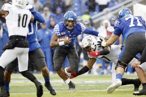 NCAA Football: Louisville at Kentucky