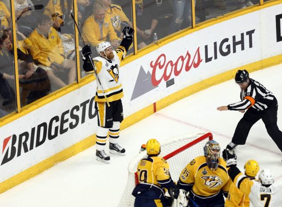 2017-06-12T031124Z_381648091_NOCID_RTRMADP_3_NHL-STANLEY-CUP-FINAL-PITTSBURGH-PENGUINS-AT-NASHVILLE-PREDATORS-1775