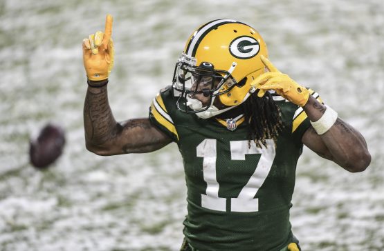 NFL: Tennessee Titans at Green Bay Packers