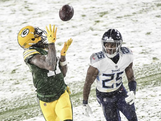 NFL: Tennessee Titans at Green Bay Packers