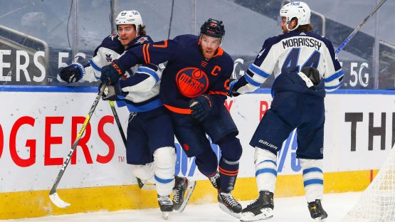 Oilers edge WPG