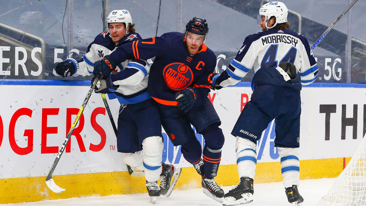 Oilers edge WPG