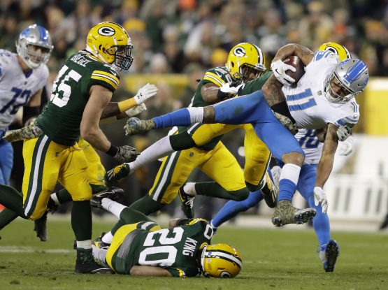 NFL: Detroit Lions at Green Bay Packers