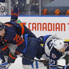 Oilers V Jets