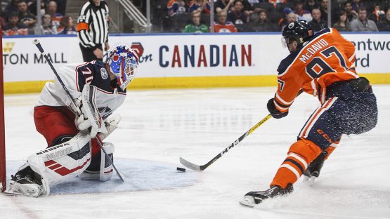 NHL-Oilers-McDavid-shoots-against-Blue-Jackets