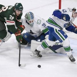 28580895_web1_220324-CPW-Canucks-Wild-canucks_1