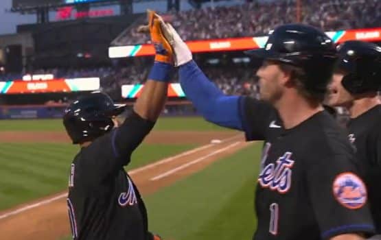 Eduardo Escobar High Five