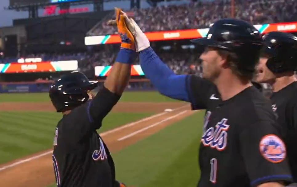 Eduardo Escobar High Five