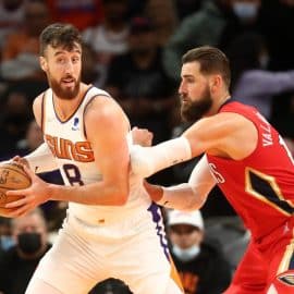 Hawks sign veteran free agent center Frank Kaminsky
