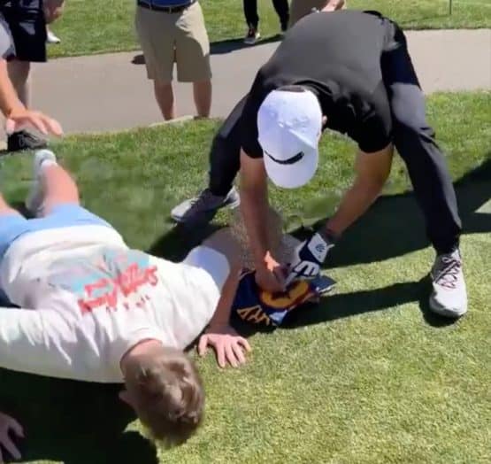 WATCH: Fan does 30 Push-Ups for Stephen Curry's Autograph