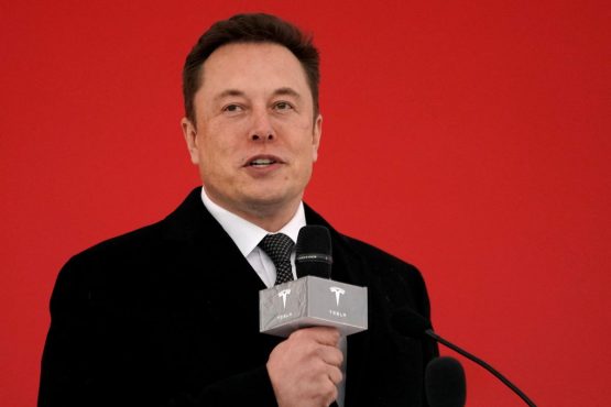 2022-08-17T005103Z_2081441321_RC2KJ79QUFDI_RTRMADP_3_MANCHESTER-UTD-M-A-MUSK