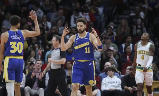 Klay Thompson Pours In 41 Points In Vintage Performance vs Rockets