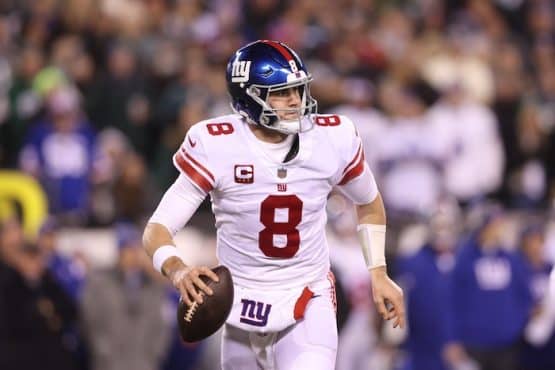Daniel Jones of the New York Giants rolling out.