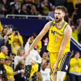 Michigan center Hunter Dickinson flexes.