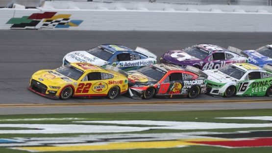 joey logano placxed second at daytona (1)