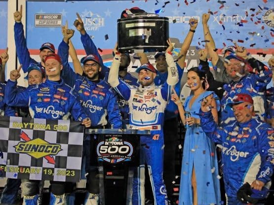 ricky stenhosue wins daytona 500 (1)