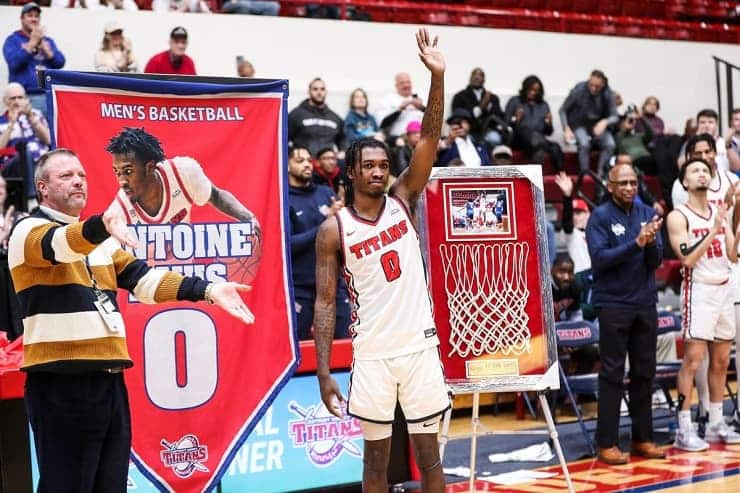 Antoine Davis number retired at UDM