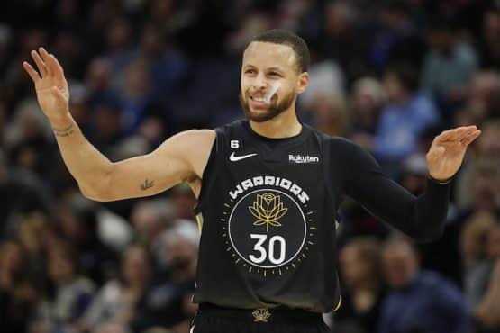 Golden State Warriors guard Stephen Curry calms the crowd down.