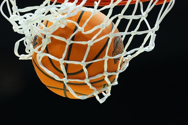 a basketball extablish shot (1)