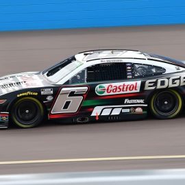 brad keselowski qualfying at phoenix spring race (1)