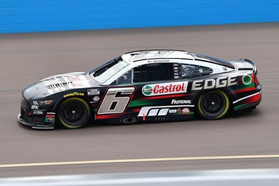 brad keselowski qualfying at phoenix spring race (1)