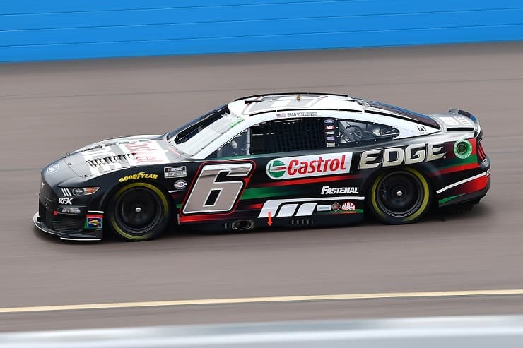 brad keselowski qualfying at phoenix spring race (1)