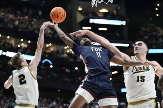 Fairleigh Dickinson beats Purdue