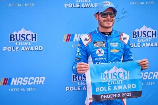kyle larson tops in phoenix qualifying (1)