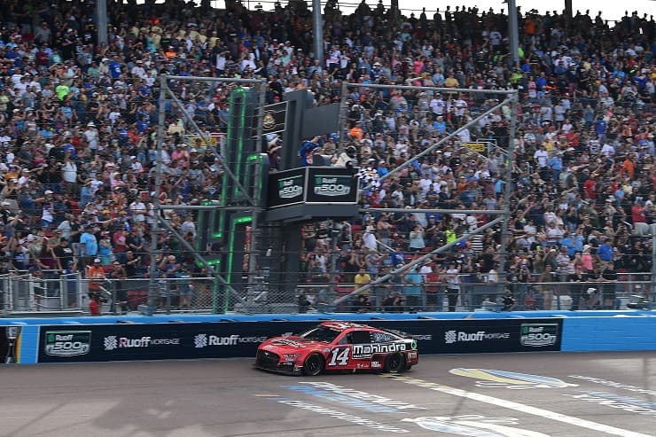 phoenix raceway last years winner (1)