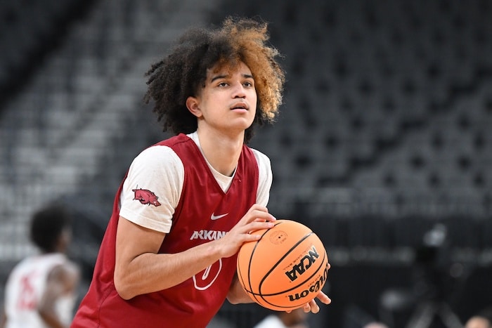 Arkansas Razorbacks guard Anthony Black readies for a shot.