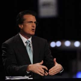 Mel Kiper at a desk.