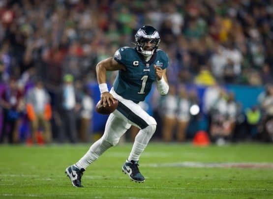 Philadelphia Eagles quarterback Jalen Hurts runs the ball.