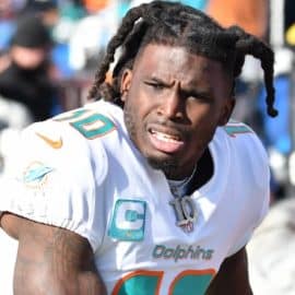Tyreek Hill Calls Out Elon Musk For Not Paying For Patrick Mahomes’ Twitter Blue Check