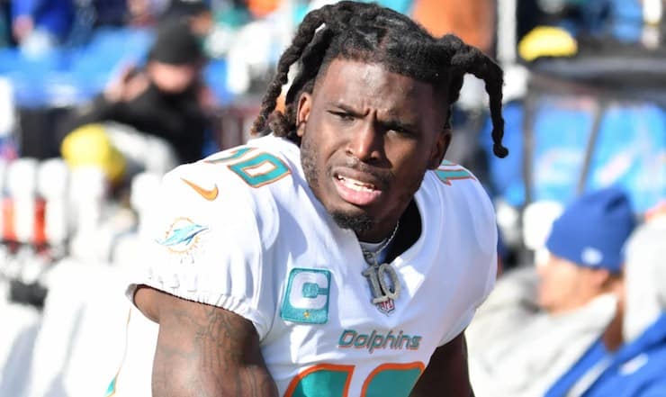 Tyreek Hill Calls Out Elon Musk For Not Paying For Patrick Mahomes’ Twitter Blue Check