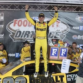 chrispher bell wins bristol dirt (1)